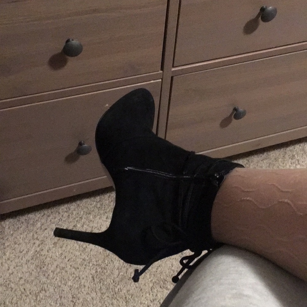 Shoes - Picture 5 of 6